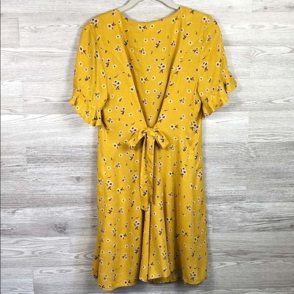 Flutter Midi Dress Tie Back Gold Floral - Picture 2 of 8